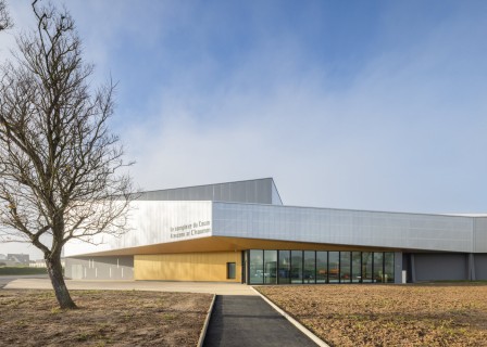 Salledu Coum 体育中心翻新 / ENO Architectes
