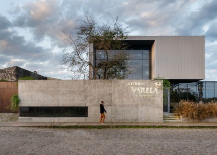 Varela 诊所 / RMK Arquitetura