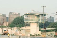 一间很小的24h书店 / 实在建筑设计工作室