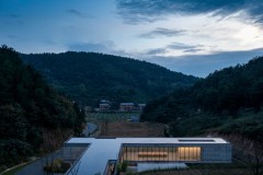 武当山麓游客中心 / 末广建筑