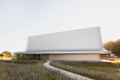 ‘建筑的帽子’，铝制鳞片体育馆 La Chesnaie / Bohuon Bertic Architectes ...