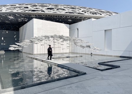 云之编舞：阿布扎比卢浮宫“舞影”艺术亭 / YOKOMAE et BOUAYAD