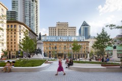 Sainte-Catherine 西街和菲利普斯广场的复兴 / Provencher_Roy