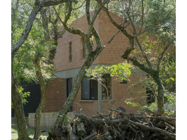 奇迹之家/库拉塔集团Jovái