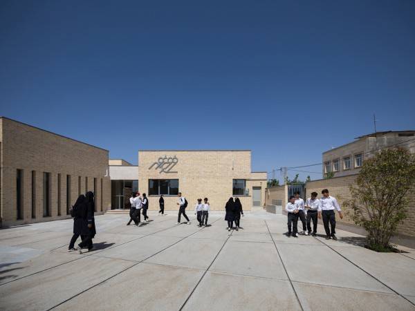 弗鲁厄中学 Frough-E-Mehr Secondary School