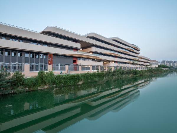 无锡市新芳实验中学/c+d设计中心