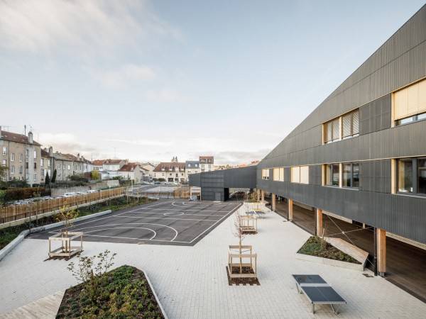 圣法勒尼基学校/MU建筑