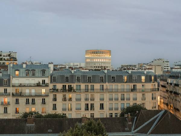 拉辛办公楼/Maud Caubet建筑