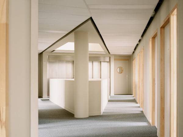 IPHE主机创新孵化器和酒店/Ignacio Prego建筑