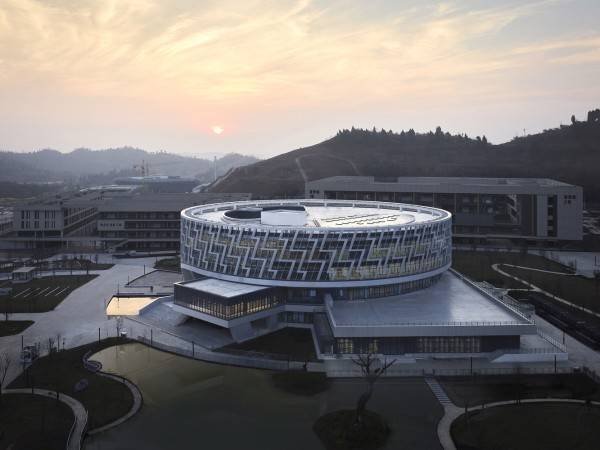 重庆电力学院图书馆/古志宏工作室