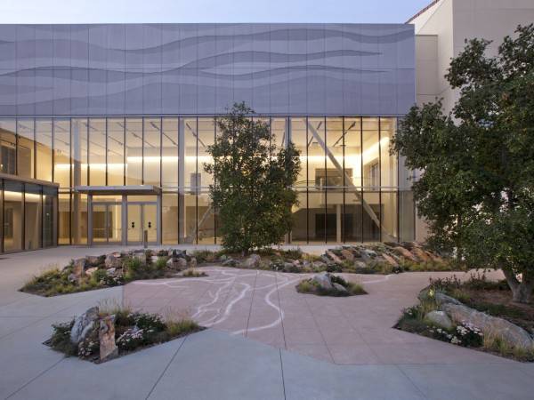 NHM公共博物馆翼楼和社区中心/弗雷德里克·费舍尔和合伙人