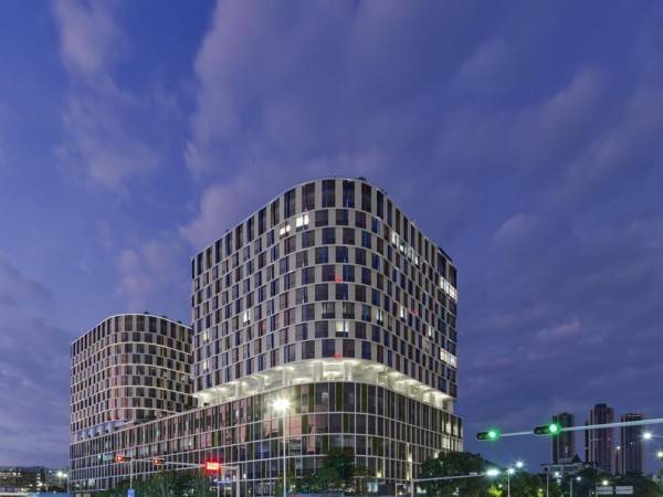 深圳儿童医院龙华校区/朱博设计+尼克尔建筑事务所