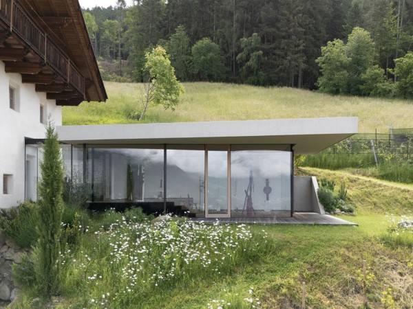 Ausserothhof扩建/新科马