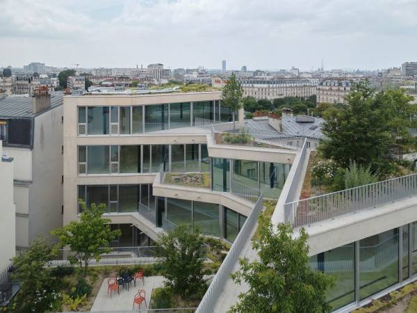 国家办公楼干预/坦克建筑