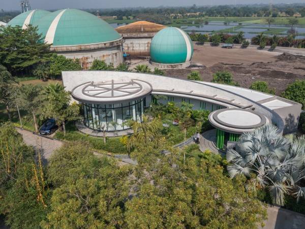 Whispering Curve办公室/Ace Associates