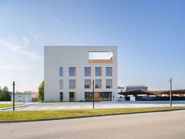 BudexHUB行政大楼/Perspektiv工作室