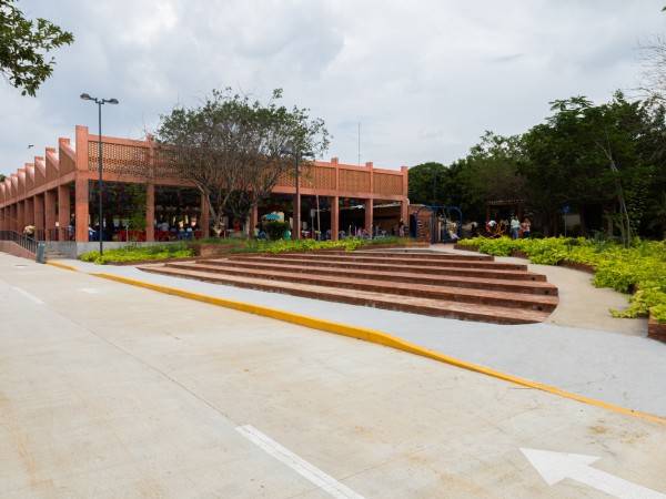 佩塔帕市场改造/更高的MRD+DF建筑事务所