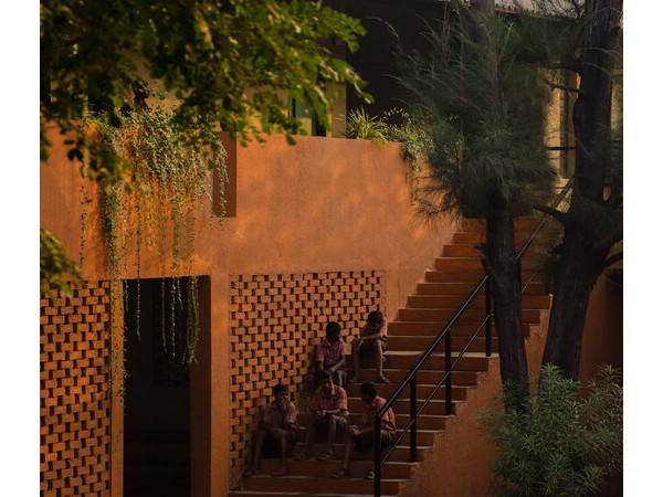 Kelthan村受洪水影响的学校/unTAG