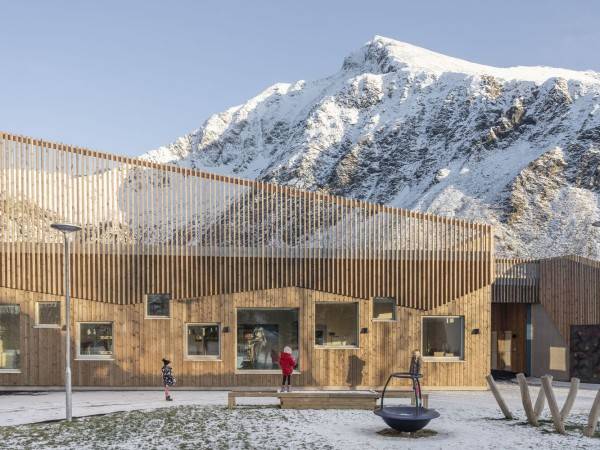 弗拉克斯塔德学校/LINK arkitektur