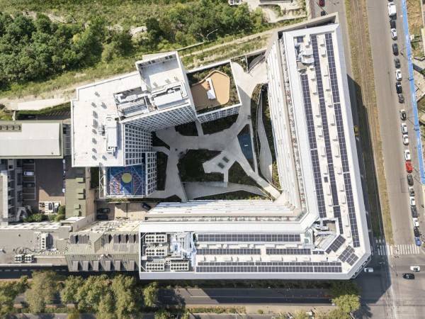 Consorzio Agrario适应性再利用到里帕蒙蒂公寓/公园协会