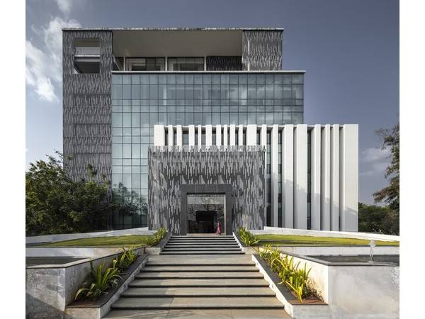 索纳大学中心和图书馆大楼/IMK Architects