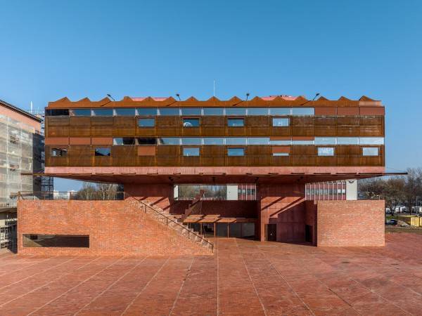 GAMPA和Sféra与Pardubice/Shépka建筑公司的自动磨坊公共空间