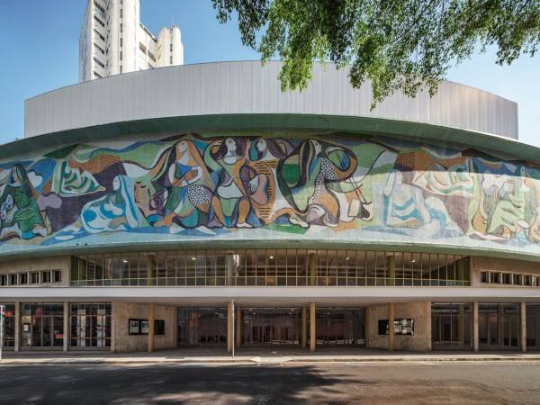 文化艺术协会/Pedro e Paulo Bruna建筑师协会