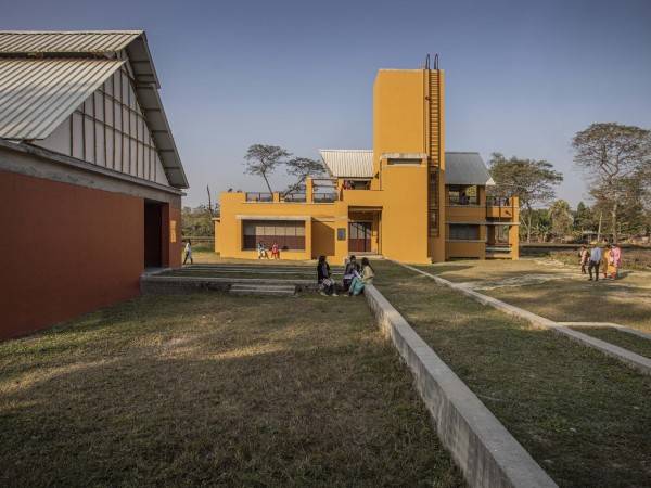 “eArthshala”校园/拇指印象