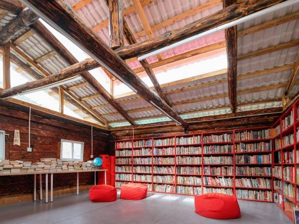 “山坡上的花”社区图书馆/STEPS建筑