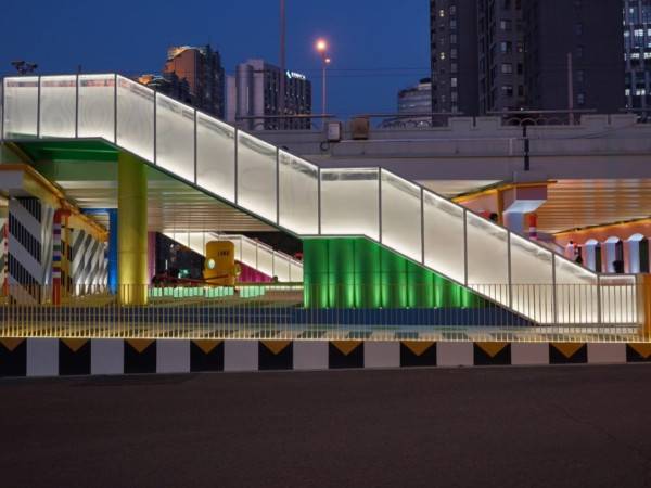 上海超级地铁：基础设施的文化蜕变