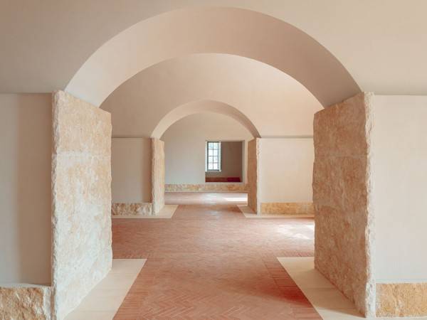 城堡展览空间/阿梅莉亚·塔维拉