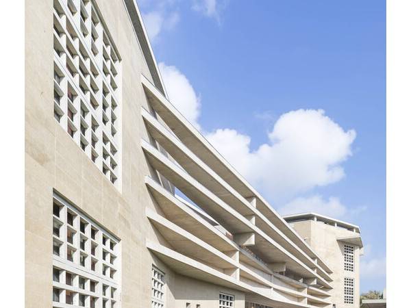 吉布提凯塞尔中学/理查德+舒勒