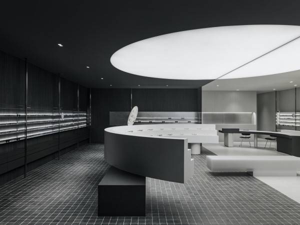 玻璃之星眼镜店/RVMN