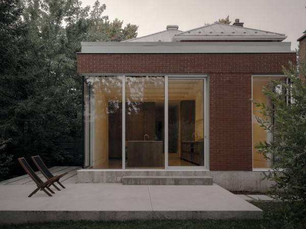 桦木住宅/餐桌建筑