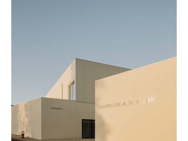 阿吉亚尔社会中心/Pereira Miguel Arquitectos