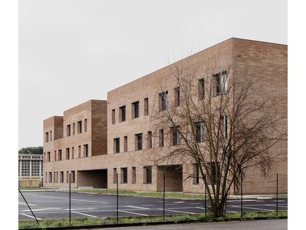 Liceo Montale Pontedera学校/Colucci&Partners