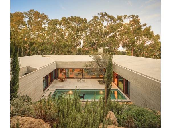 Oeiras House  / OODA