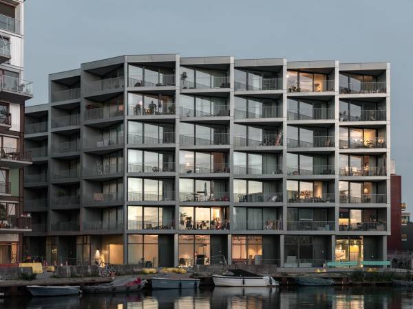 Cityplot Buiksloterham C14 大厦 / Studioninedots