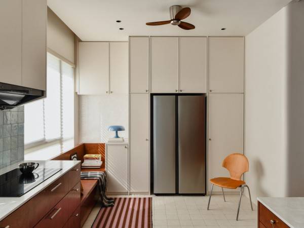 Apartment 16，绽放的绯红色公寓/ Wuuu Studio