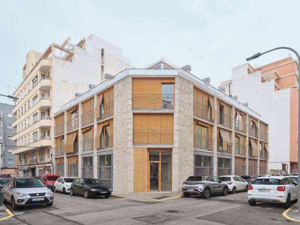 2104 号社会住房单元 / HARQUITECTES