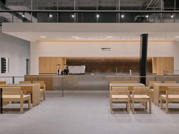 Center Coffee Eastpole 咖啡厅 / KKOL Studio