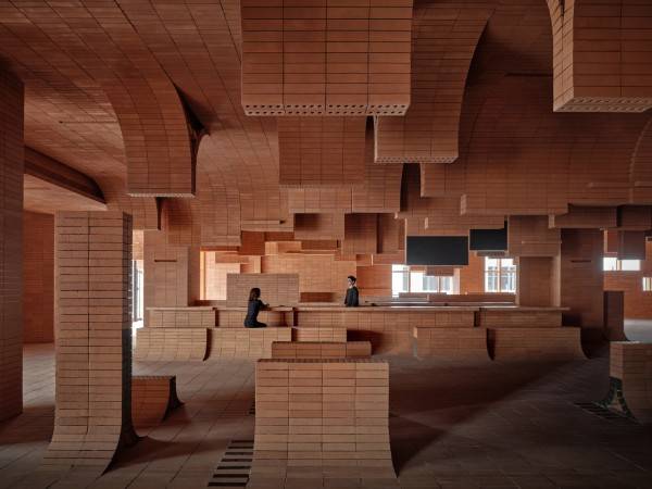 裹在 “砖浪” 里的海岛影院 / 壹正企划