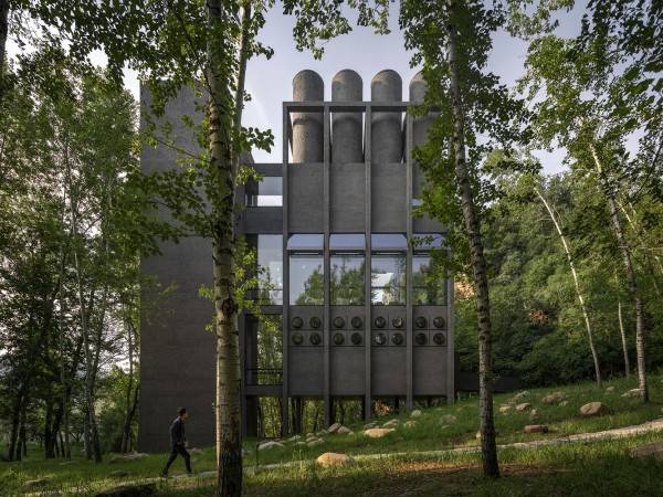 直向新作：雾灵山眼石汤泉，林中仪器