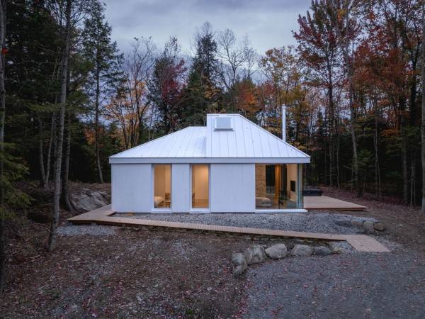 硒长石白色小屋 / NatureHumaine