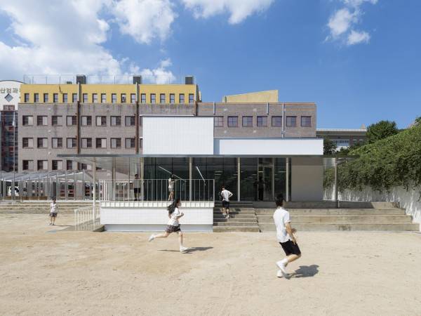 Mirae 科技高中食堂扩建项目 / Bare Ground Architects