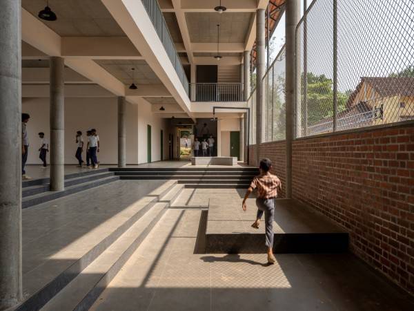 阿亚卡德 C.A.H.S.  学校/ Studio Acis