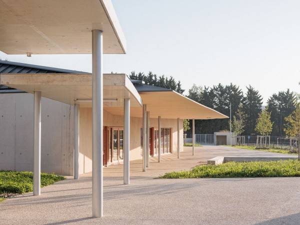 克劳丁·赫尔曼学校 / SAM architecture