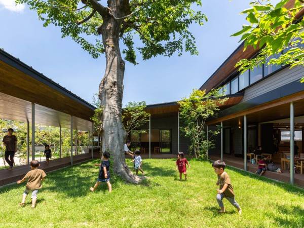 MJK 幼儿园 / HIBINOSEKKEI + Youji no Shiro