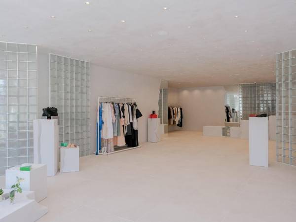 Erosion Buzë Mustaqe 展厅 / Phi+Architects