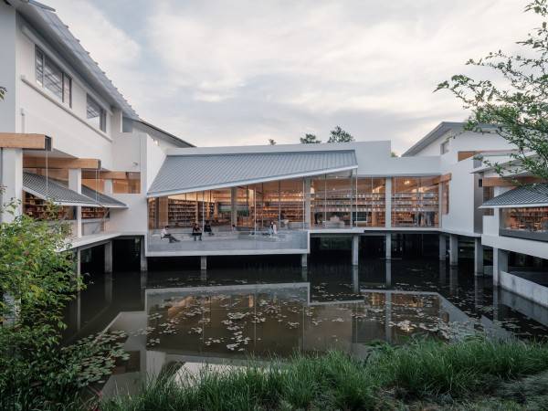 西溪·果麦书店 / 紋建筑